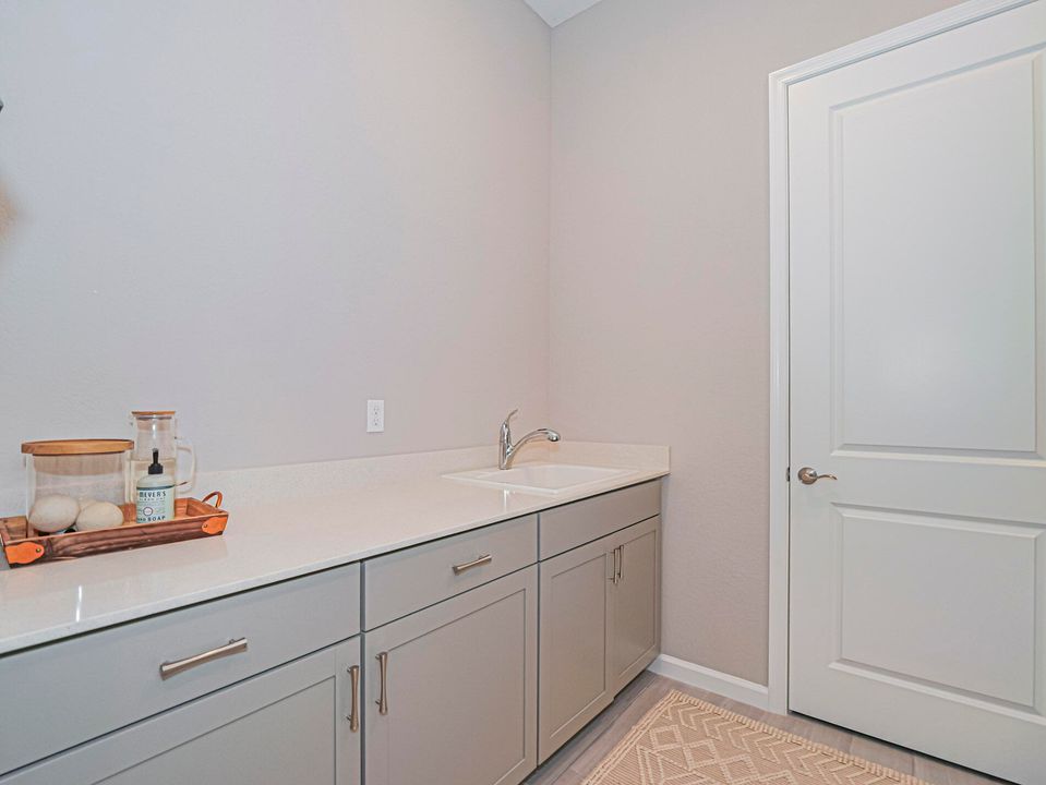 For Sale: $529,000 (3 beds, 3 baths, 2131 Square Feet)