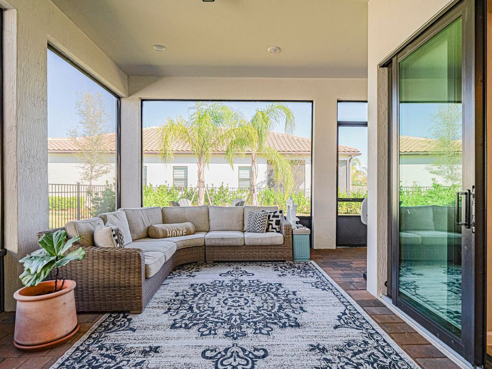 For Sale: $529,000 (3 beds, 3 baths, 2131 Square Feet)