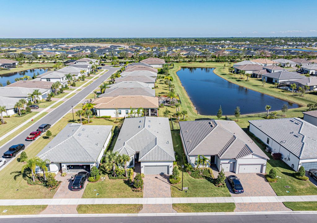 For Sale: $529,000 (3 beds, 3 baths, 2131 Square Feet)