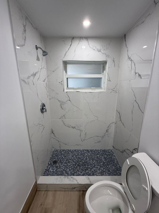 合同活跃: $1,550 (1 贝兹, 1 浴室, 640 平方英尺)