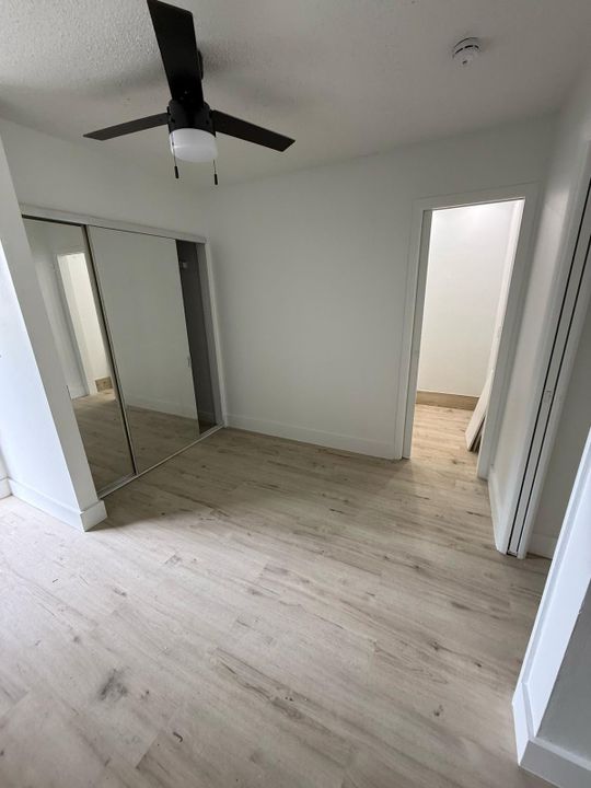 合同活跃: $1,550 (1 贝兹, 1 浴室, 640 平方英尺)