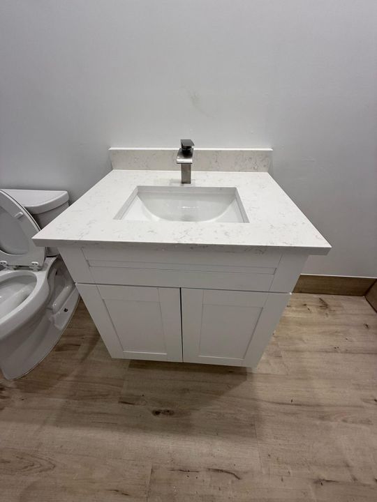 合同活跃: $1,550 (1 贝兹, 1 浴室, 640 平方英尺)