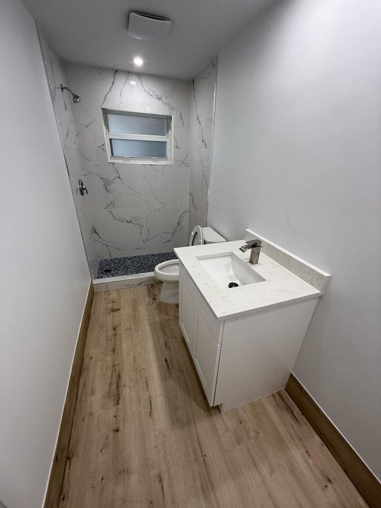 合同活跃: $1,550 (1 贝兹, 1 浴室, 640 平方英尺)