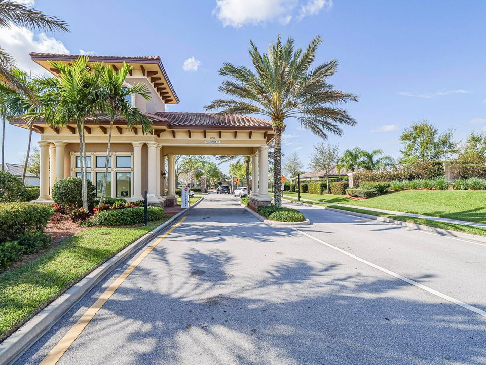 For Sale: $529,000 (3 beds, 3 baths, 2131 Square Feet)