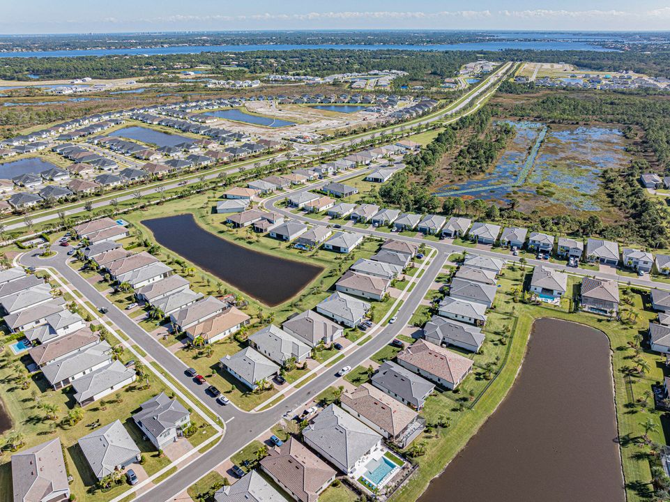 For Sale: $529,000 (3 beds, 3 baths, 2131 Square Feet)