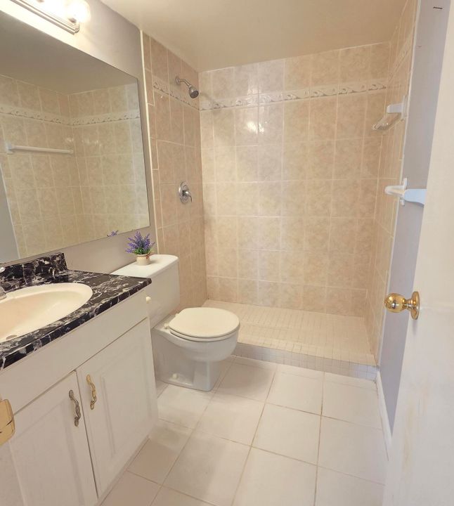 For Sale: $109,000 (1 beds, 1 baths, 632 Square Feet)