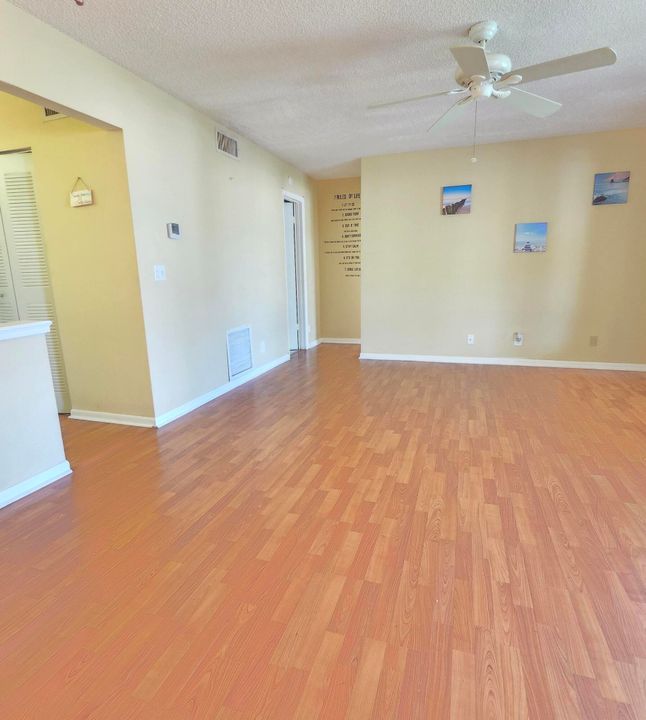 For Sale: $109,000 (1 beds, 1 baths, 632 Square Feet)