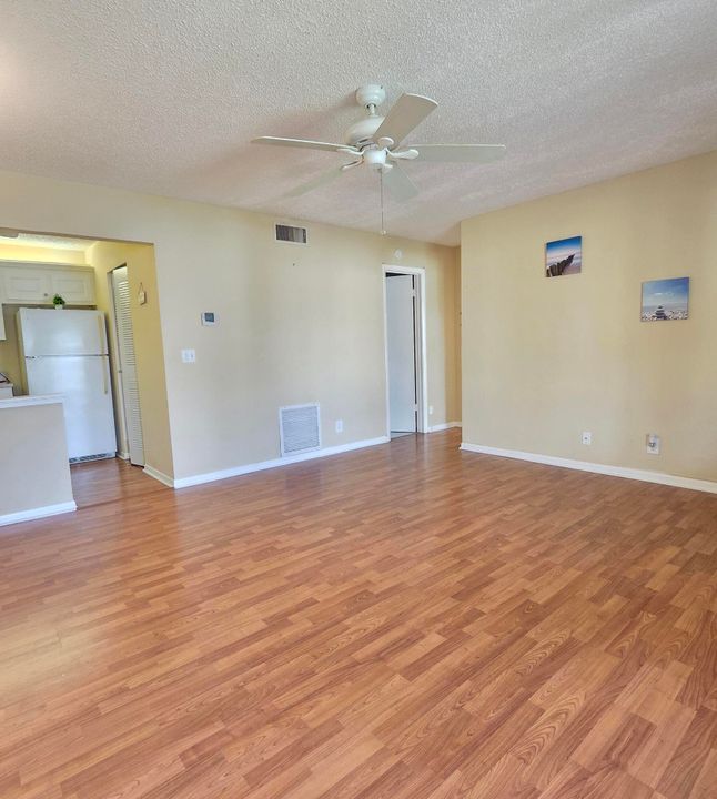 For Sale: $109,000 (1 beds, 1 baths, 632 Square Feet)