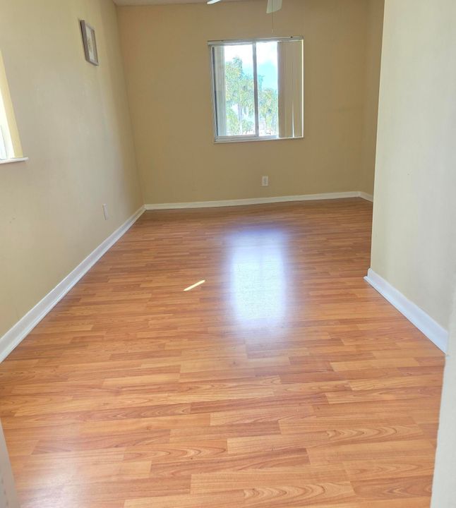 For Sale: $109,000 (1 beds, 1 baths, 632 Square Feet)