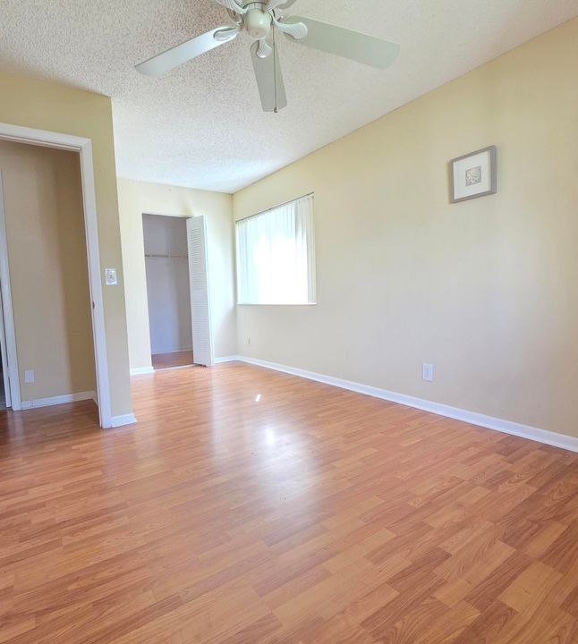 For Sale: $109,000 (1 beds, 1 baths, 632 Square Feet)