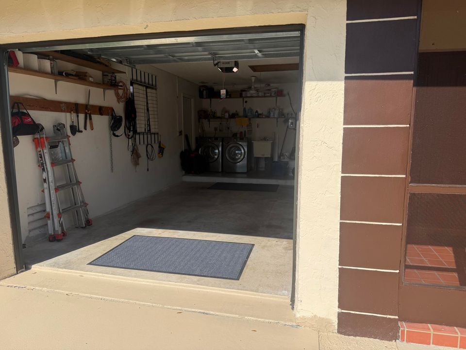 En Venta: $329,000 (2 camas, 2 baños, 1379 Pies cuadrados)