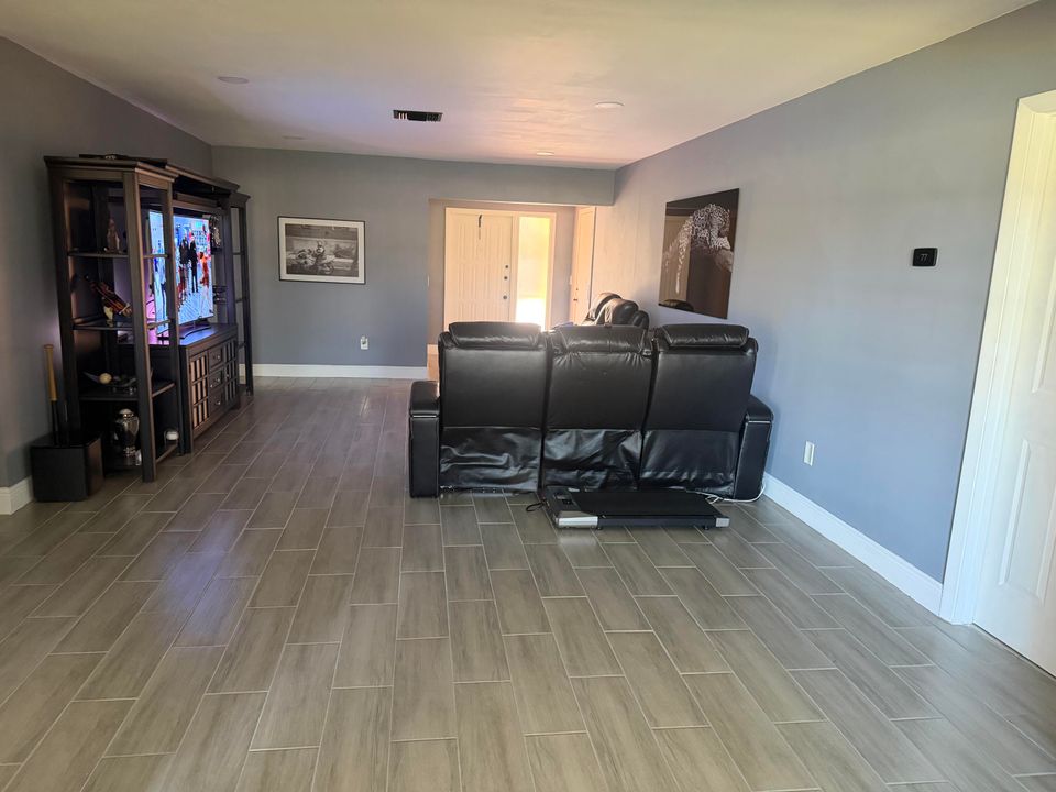 En Venta: $329,000 (2 camas, 2 baños, 1379 Pies cuadrados)