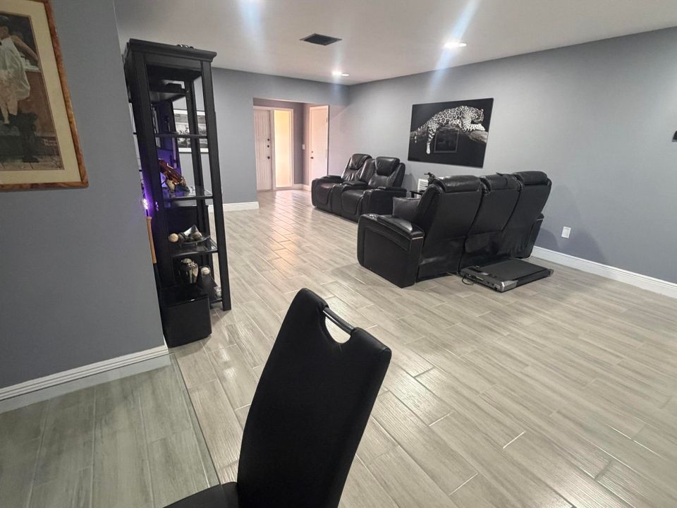 En Venta: $329,000 (2 camas, 2 baños, 1379 Pies cuadrados)