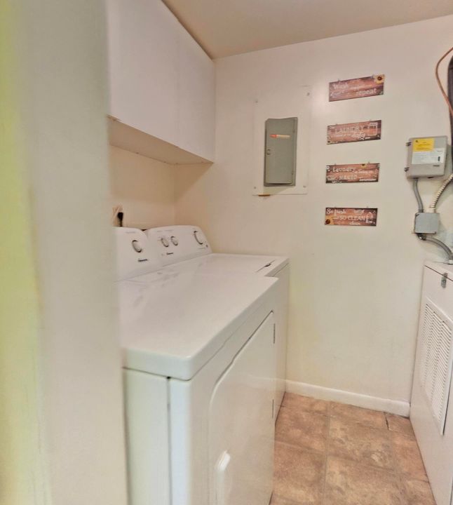For Sale: $109,000 (1 beds, 1 baths, 632 Square Feet)