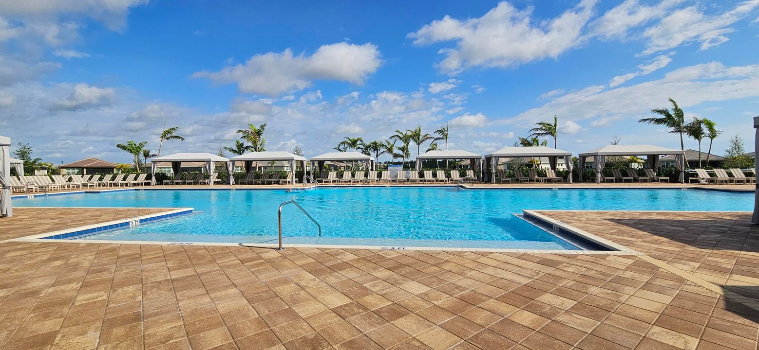 合同活跃: $439,900 (2 贝兹, 2 浴室, 1508 平方英尺)