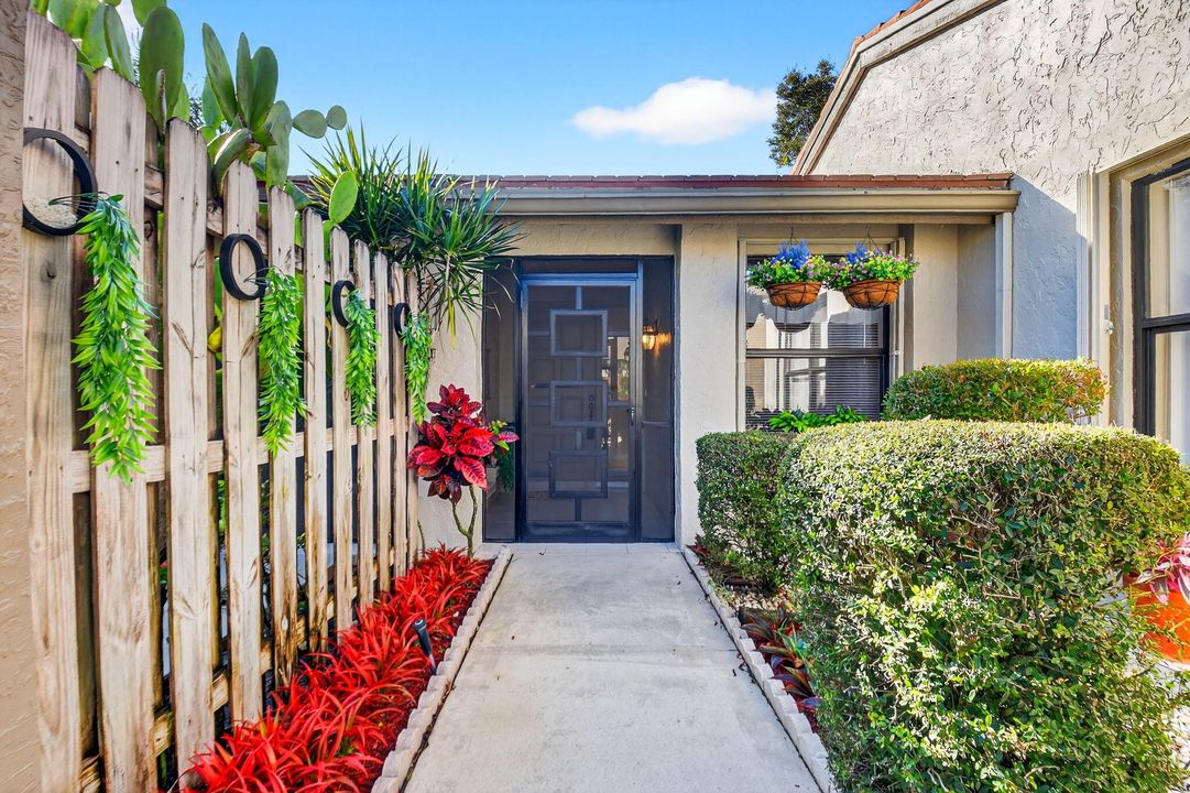 For Sale: $265,000 (2 beds, 2 baths, 1608 Square Feet)