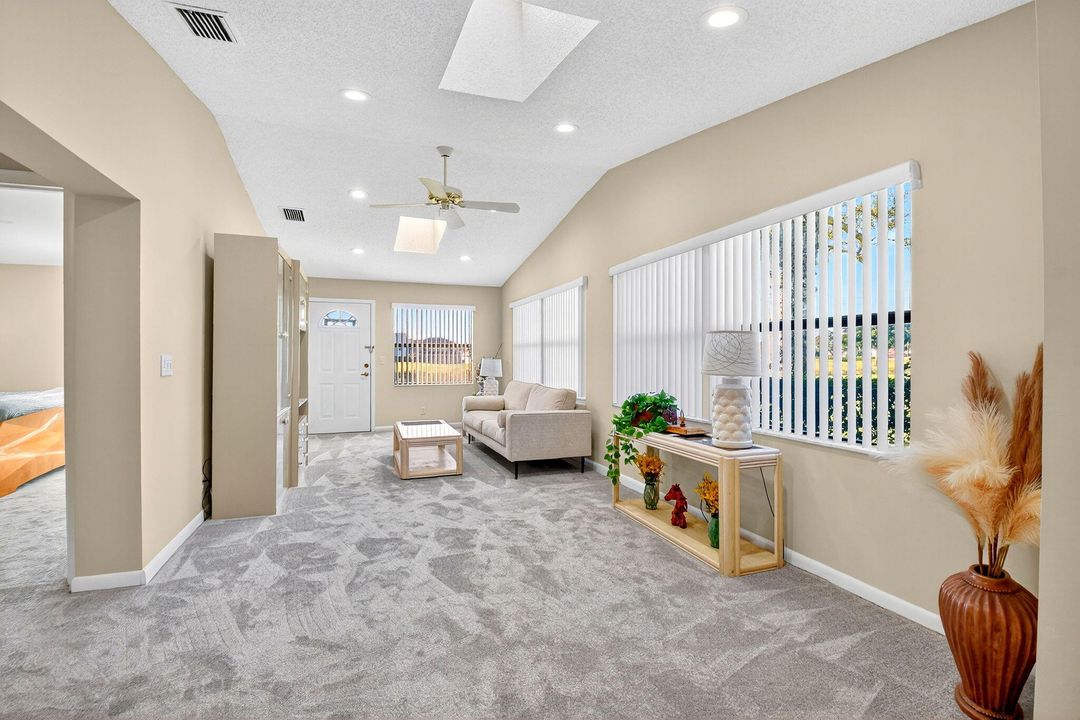 For Sale: $265,000 (2 beds, 2 baths, 1608 Square Feet)