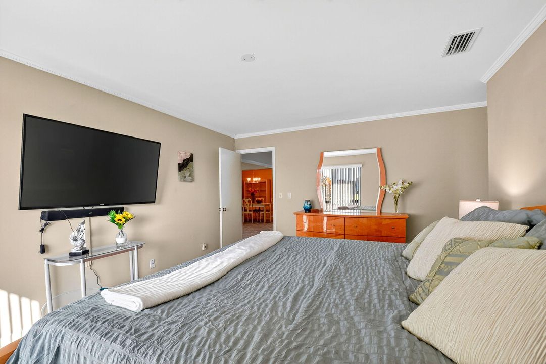 For Sale: $265,000 (2 beds, 2 baths, 1608 Square Feet)