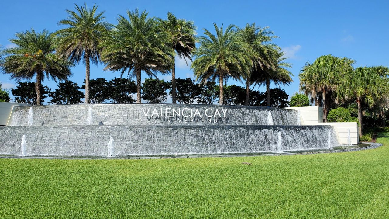 合同活跃: $439,900 (2 贝兹, 2 浴室, 1508 平方英尺)