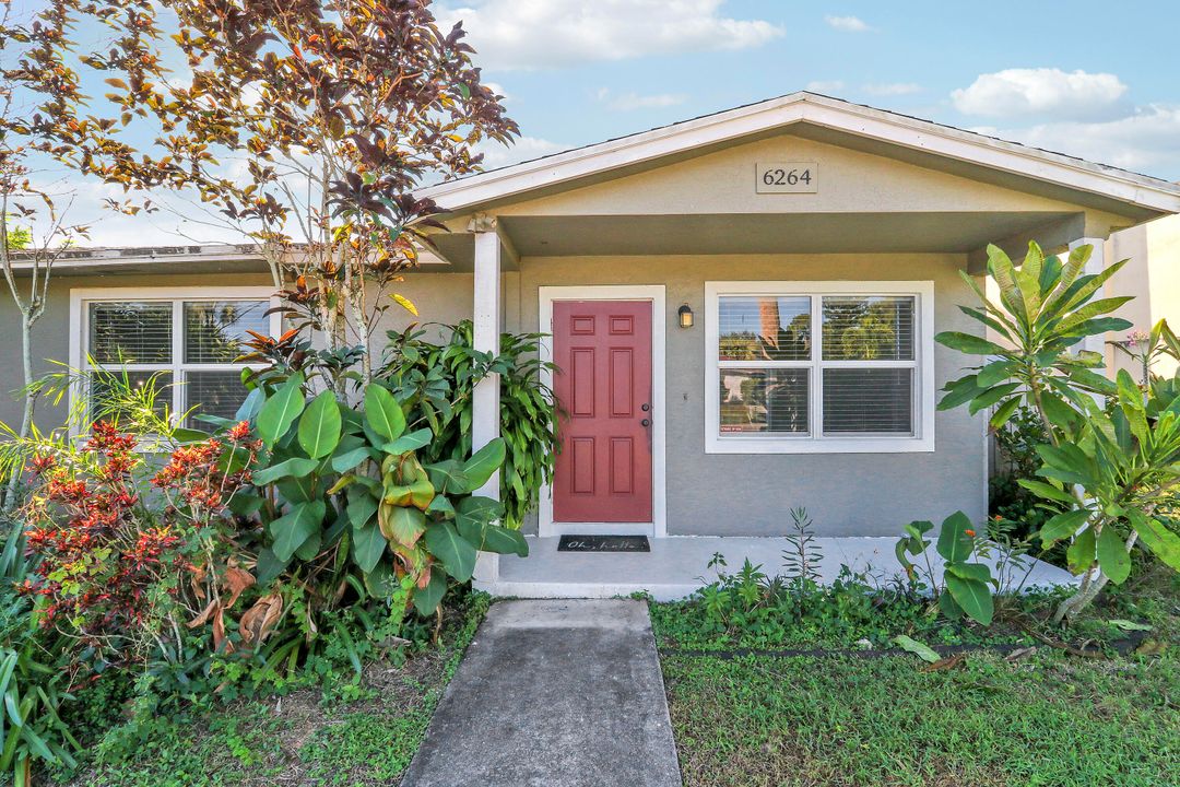 Под контрактом: $2,500 (2 спален, 2 ванн, 900 Квадратных фут)