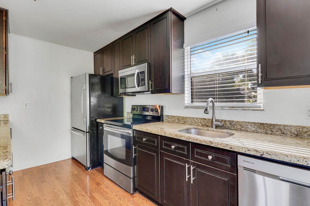 Под контрактом: $2,500 (2 спален, 2 ванн, 900 Квадратных фут)