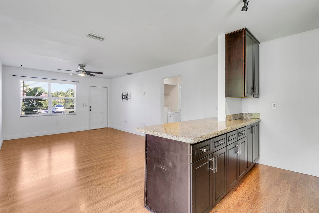 Под контрактом: $2,500 (2 спален, 2 ванн, 900 Квадратных фут)