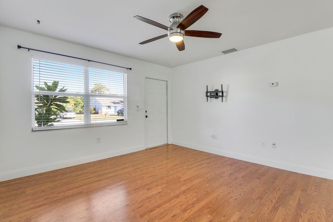 Под контрактом: $2,500 (2 спален, 2 ванн, 900 Квадратных фут)