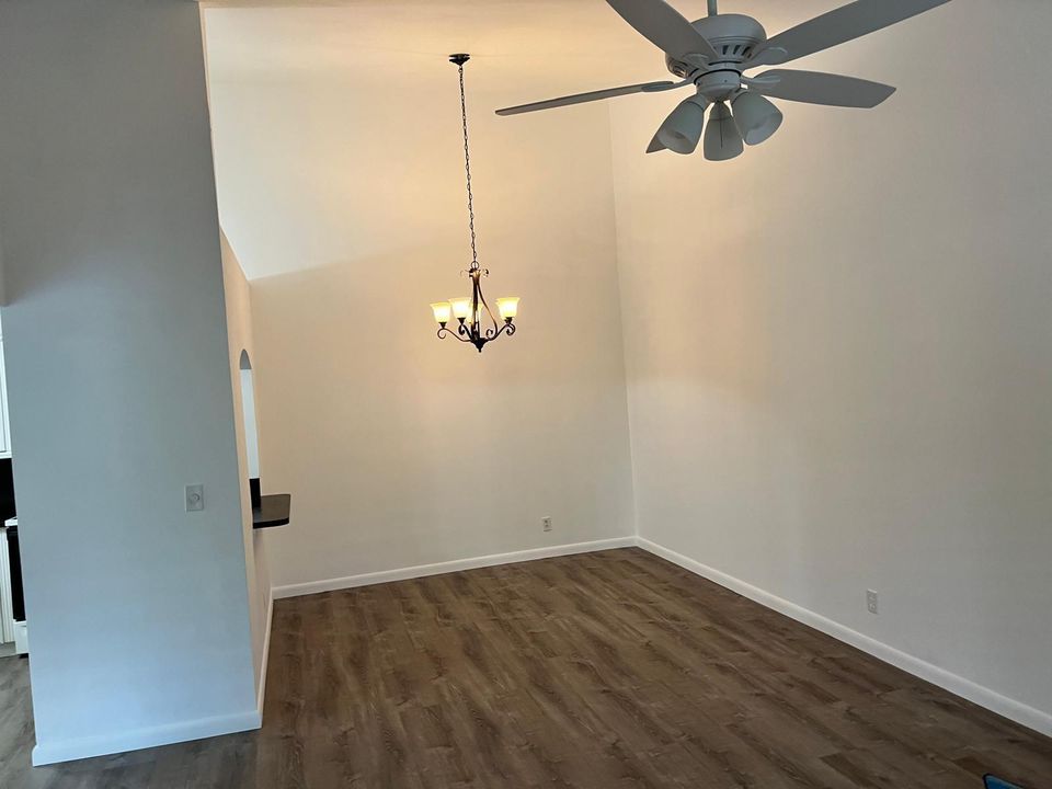 В аренду: $2,400 (2 спален, 2 ванн, 980 Квадратных фут)