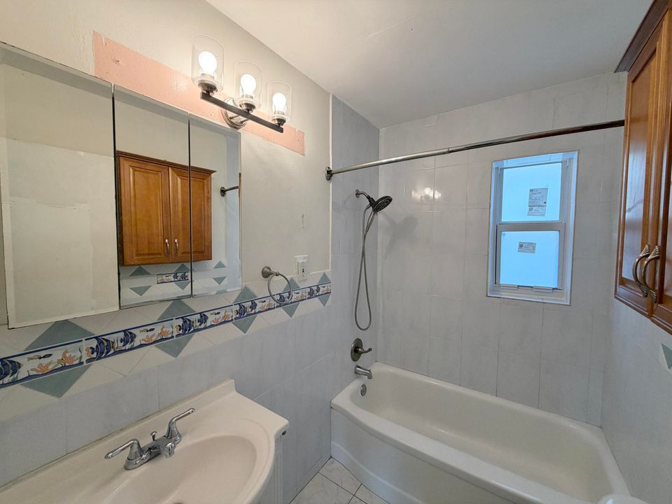 Active With Contract: $370,000 (2 beds, 2 baths, 1056 Square Feet)