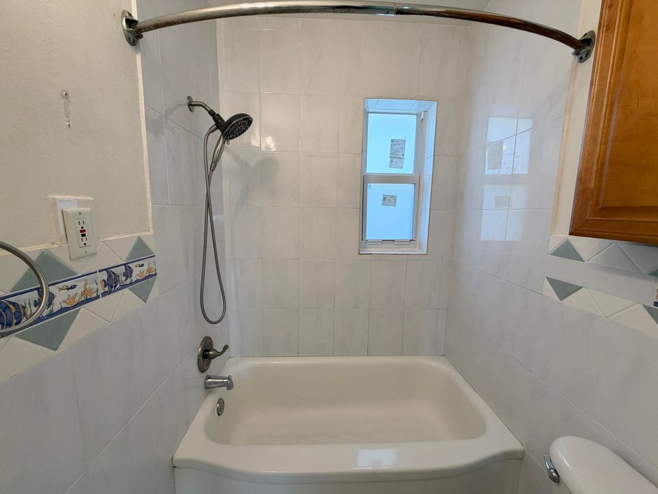 Active With Contract: $370,000 (2 beds, 2 baths, 1056 Square Feet)