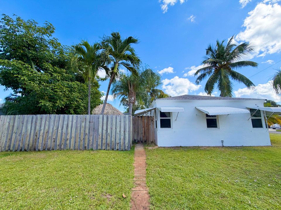 Active With Contract: $370,000 (2 beds, 2 baths, 1056 Square Feet)