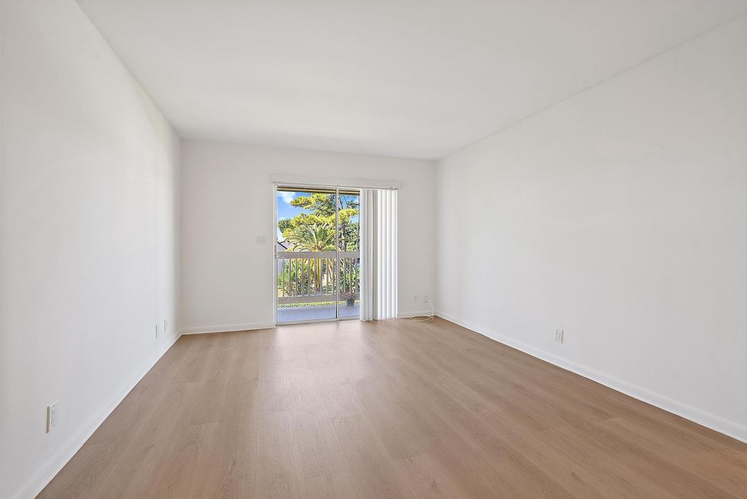 Active With Contract: $2,250 (2 beds, 2 baths, 798 Square Feet)