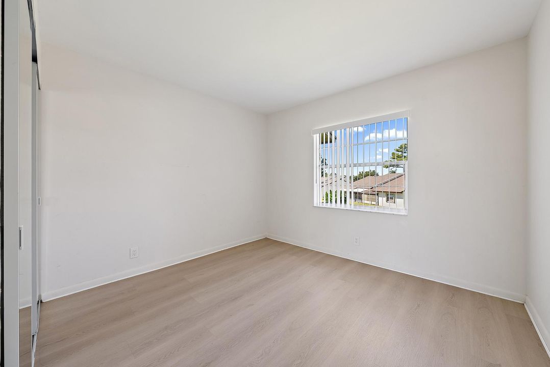 Active With Contract: $2,250 (2 beds, 2 baths, 798 Square Feet)