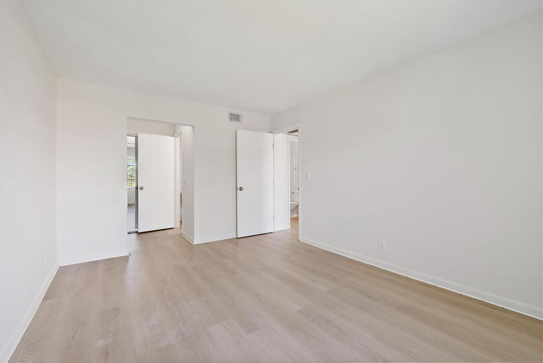 Active With Contract: $2,250 (2 beds, 2 baths, 798 Square Feet)