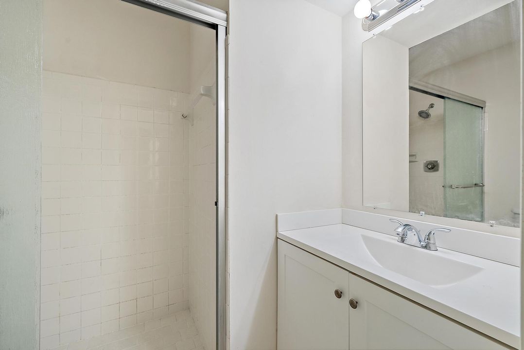 Active With Contract: $2,250 (2 beds, 2 baths, 798 Square Feet)