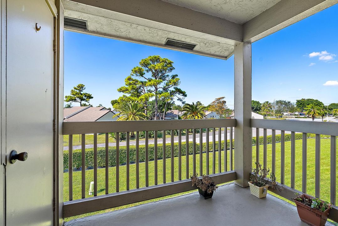 Active With Contract: $2,250 (2 beds, 2 baths, 798 Square Feet)