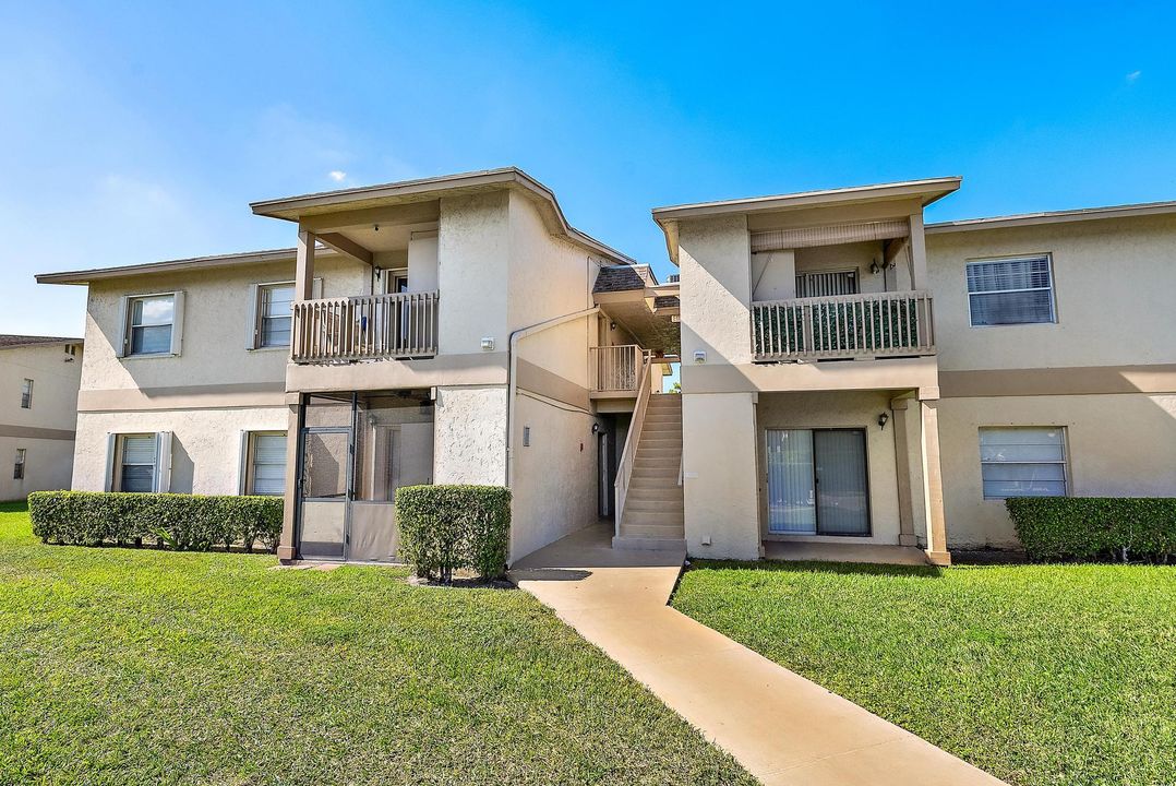 Active With Contract: $2,250 (2 beds, 2 baths, 798 Square Feet)