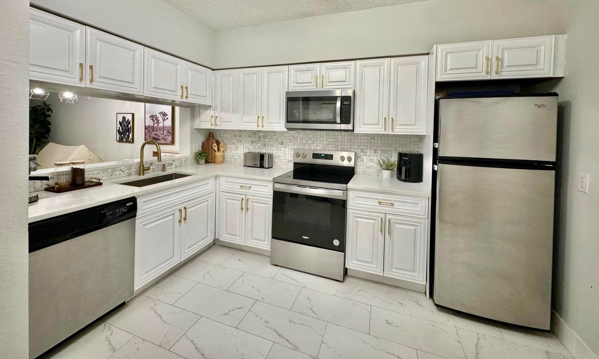 На продажу: $360,000 (2 спален, 1 ванн, 1110 Квадратных фут)