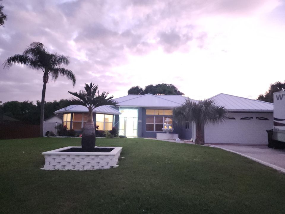 For Sale: $475,000 (4 beds, 2 baths, 1914 Square Feet)