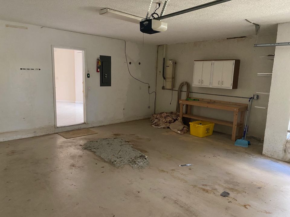 Activo con contrato: $549,900 (3 camas, 2 baños, 1981 Pies cuadrados)