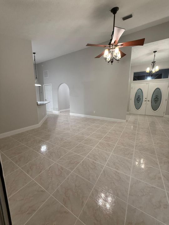 For Sale: $475,000 (4 beds, 2 baths, 1914 Square Feet)