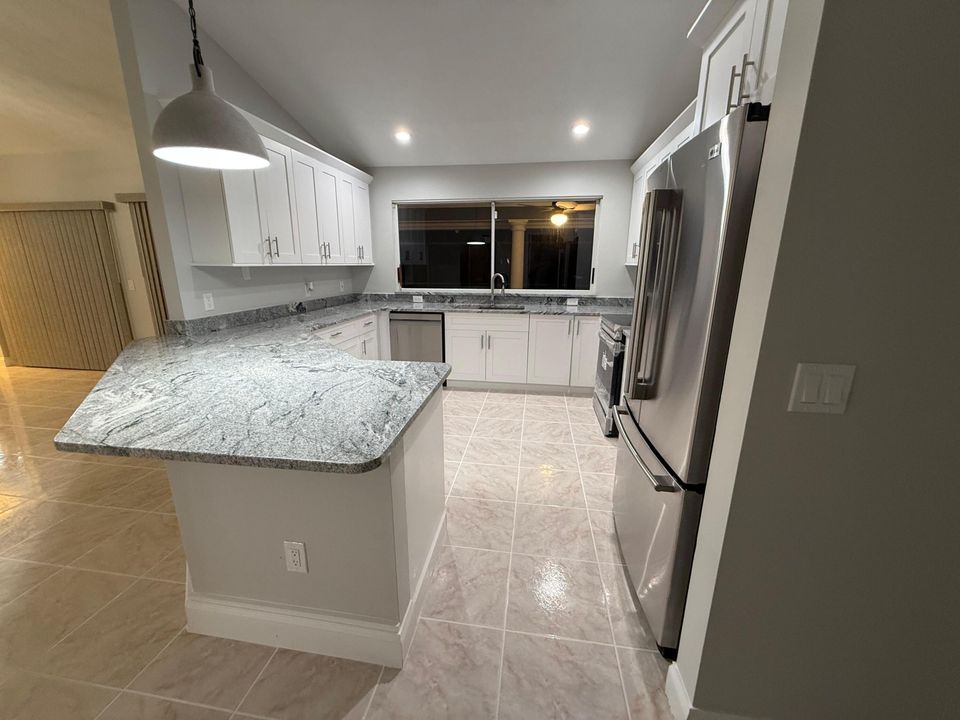 For Sale: $475,000 (4 beds, 2 baths, 1914 Square Feet)