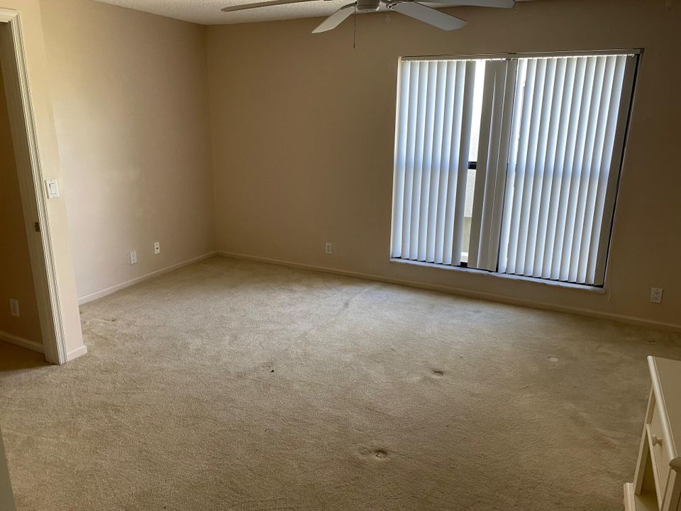 Activo con contrato: $549,900 (3 camas, 2 baños, 1981 Pies cuadrados)