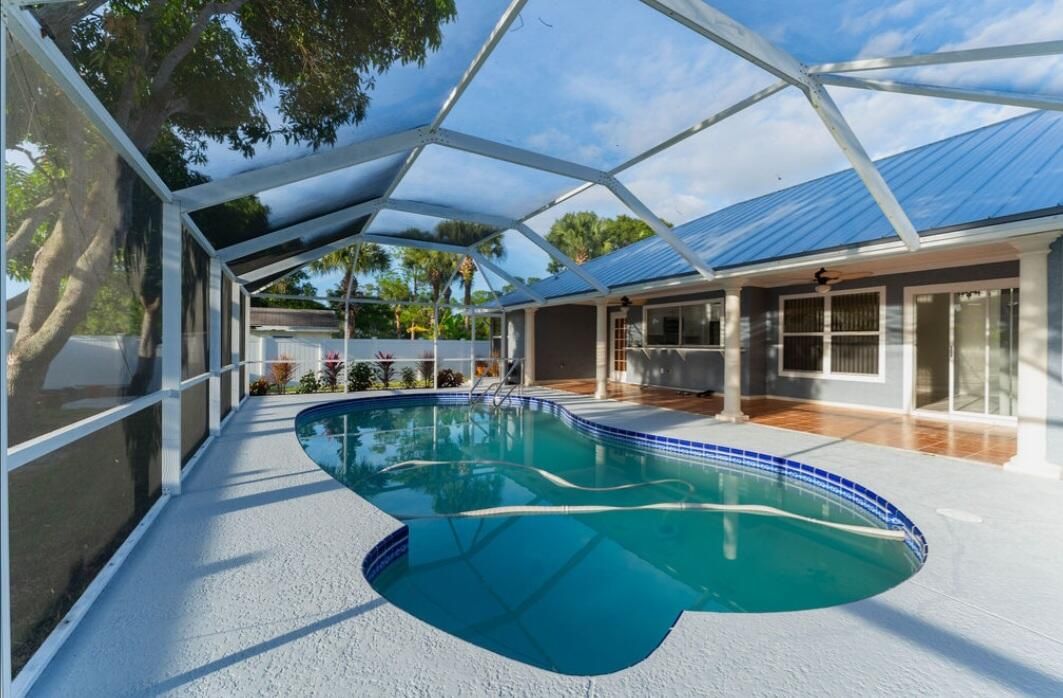 For Sale: $475,000 (4 beds, 2 baths, 1914 Square Feet)