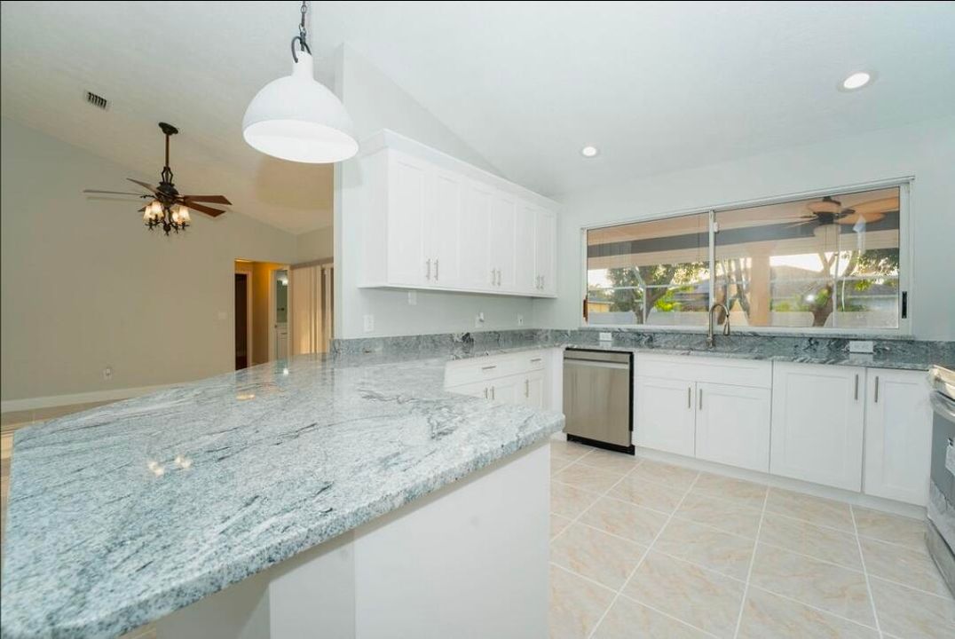 For Sale: $475,000 (4 beds, 2 baths, 1914 Square Feet)