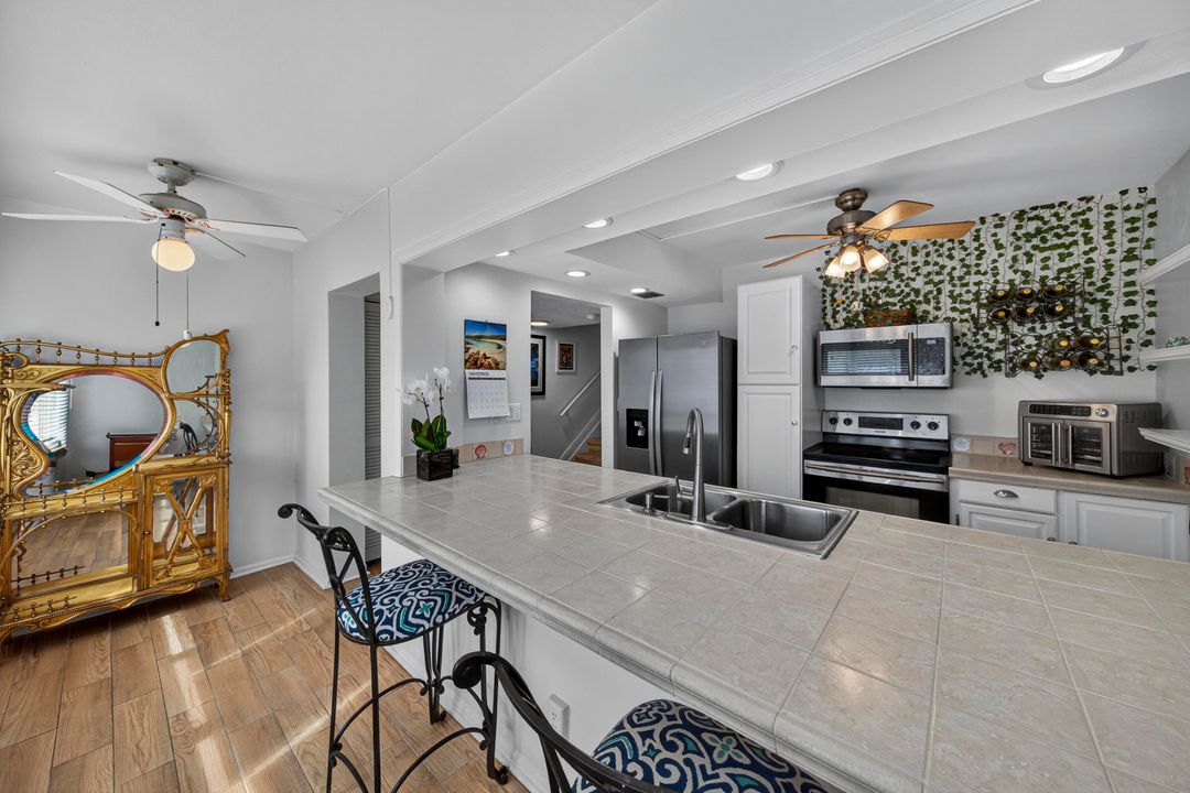 На продажу: $569,000 (3 спален, 3 ванн, 2168 Квадратных фут)