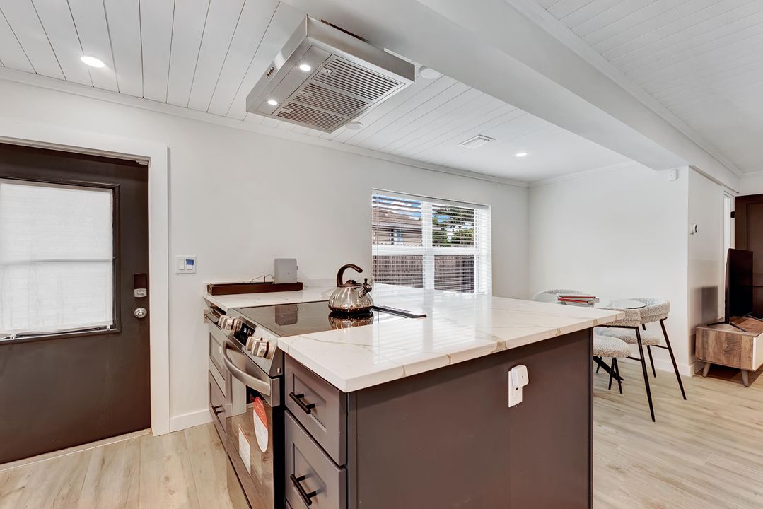 В аренду: $4,500 (3 спален, 2 ванн, 1107 Квадратных фут)