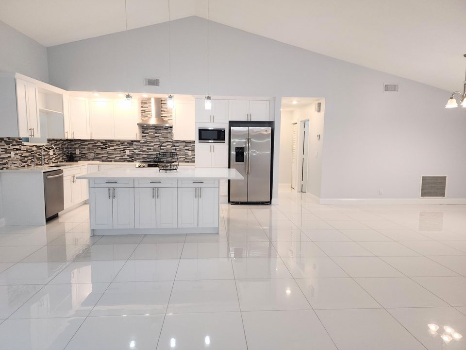 最近租的: $4,000 (3 贝兹, 2 浴室, 1904 平方英尺)