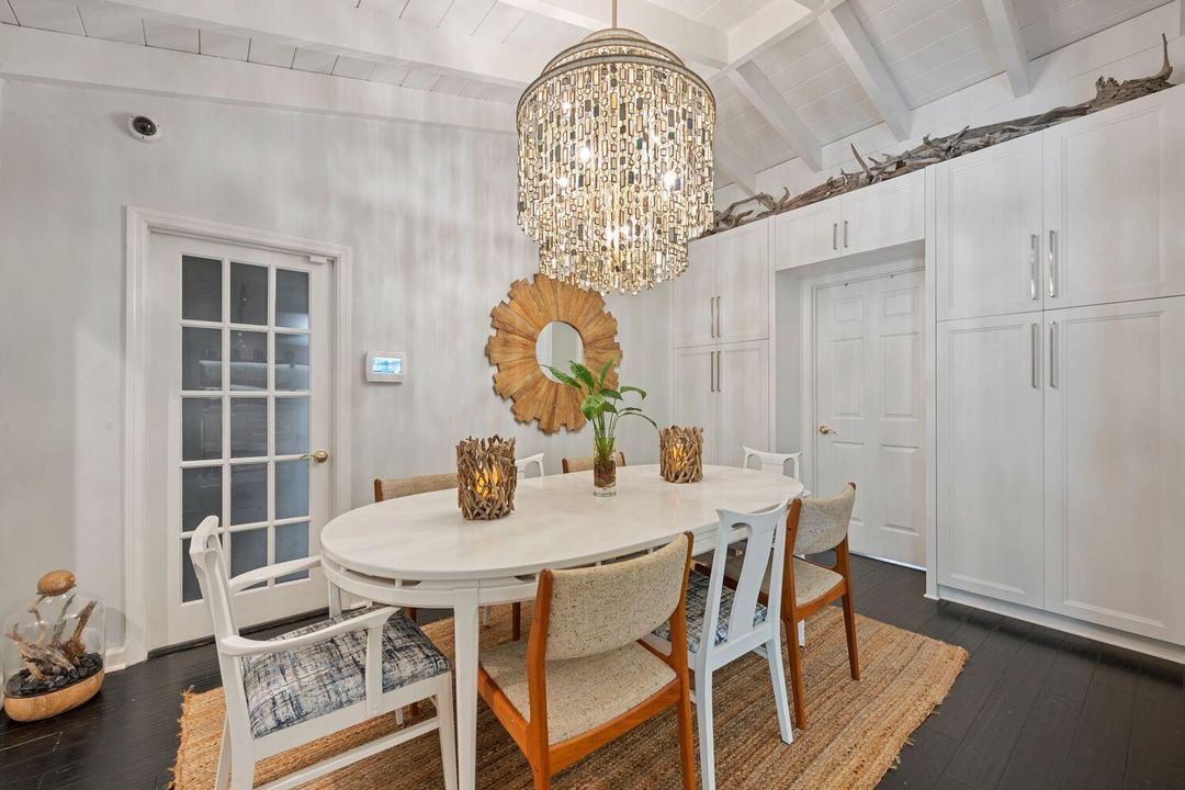 En Renta: $14,000 (4 camas, 3 baños, 2304 Pies cuadrados)