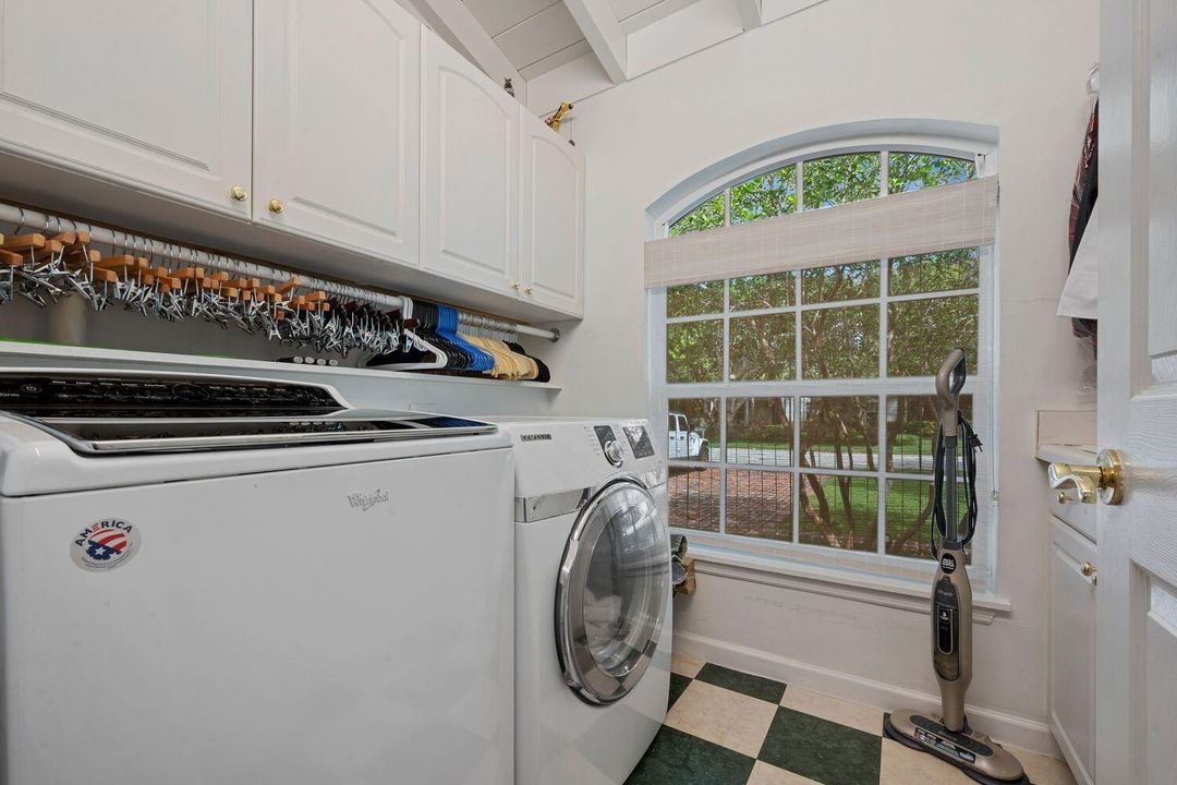 En Renta: $14,000 (4 camas, 3 baños, 2304 Pies cuadrados)